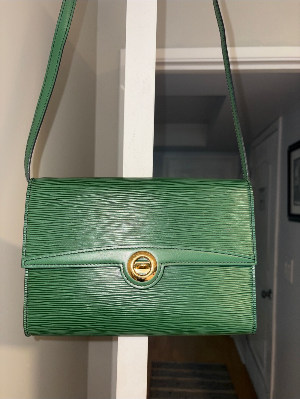 Louis Vuitton EPI Green Crossbody Bag with Gold Clasp. Comes with COA. In GUC - Picture 3 of 15